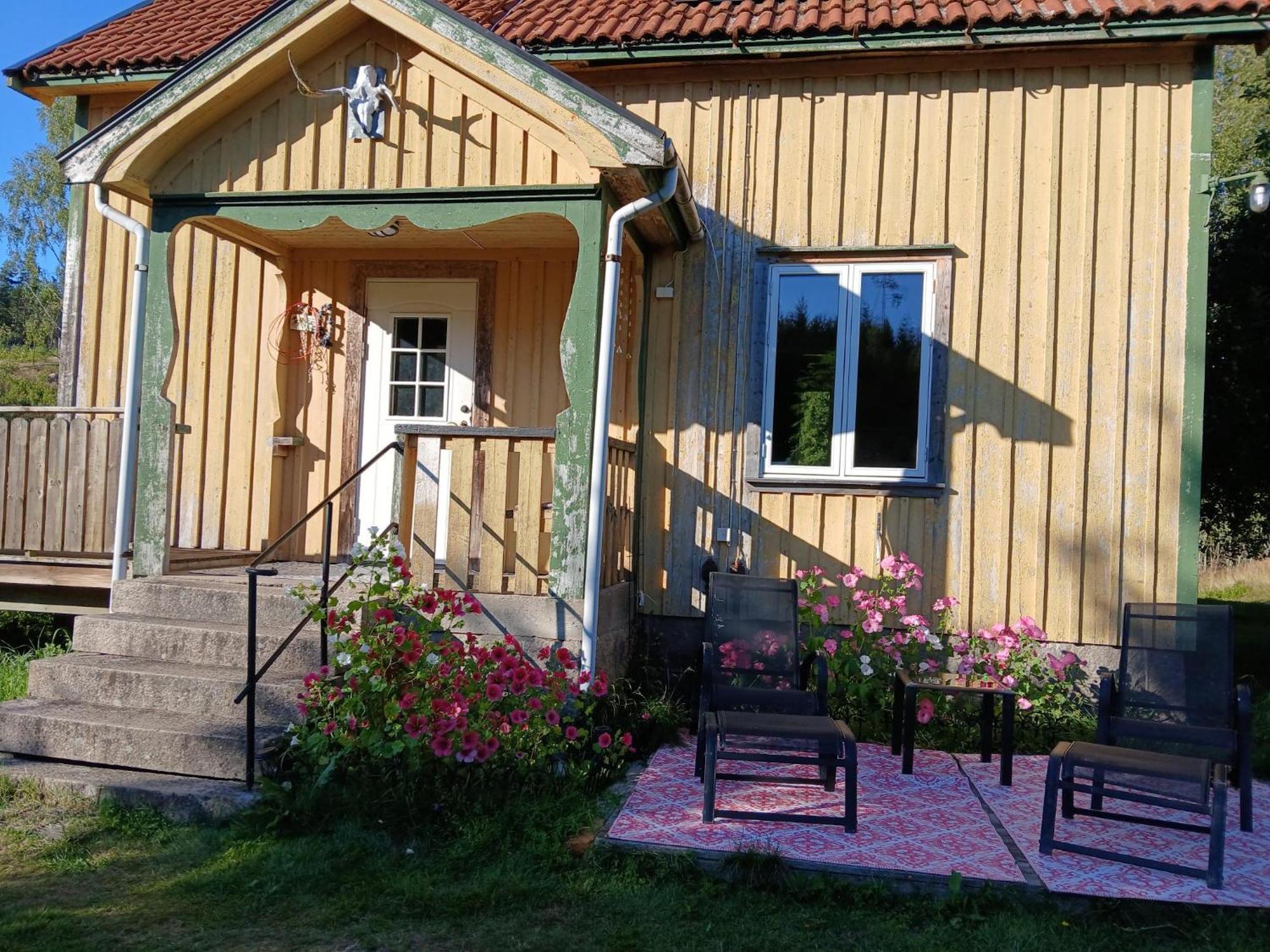 Charmigt Hus Pa Landet Naera Till Bad Stromstad Luaran gambar